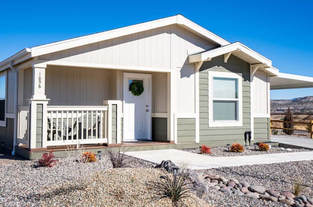 2 house camp verde market