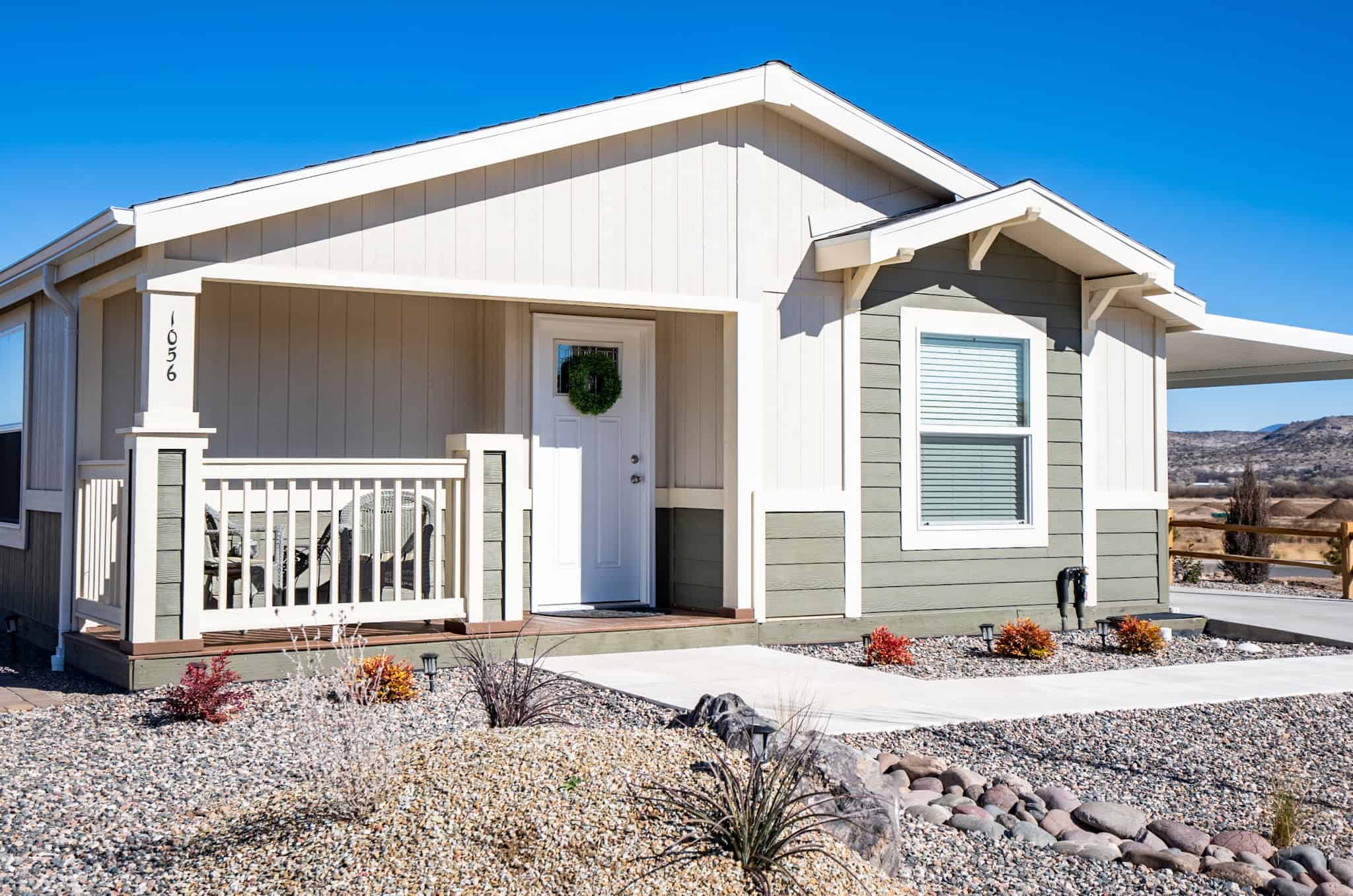 2 house camp verde market